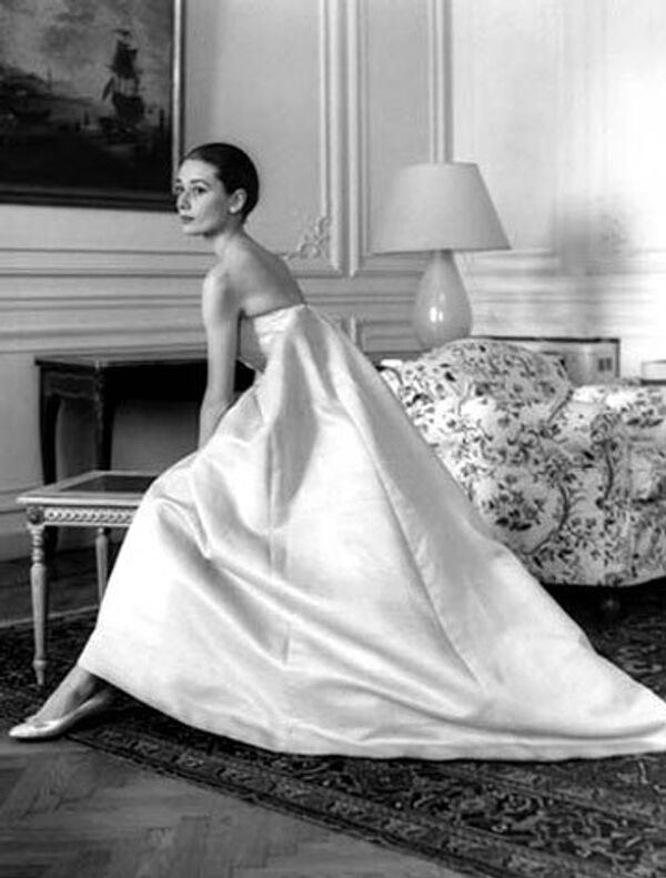 Коллекция платьев Одри Хепберн распродана на аукционе за $440 тыс