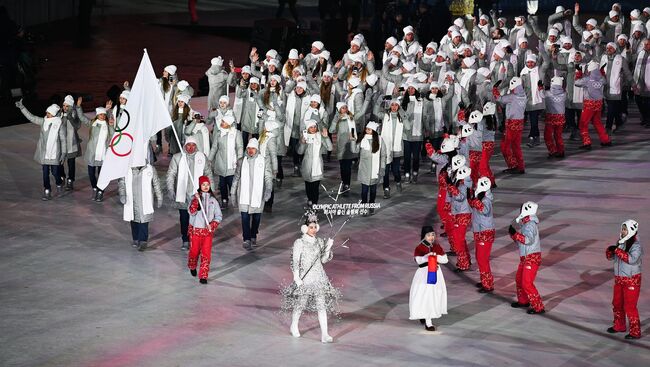 Российские спортсмены во время парада атлетов на церемонии открытия XXIII зимних Олимпийских игр в Пхенчхане
