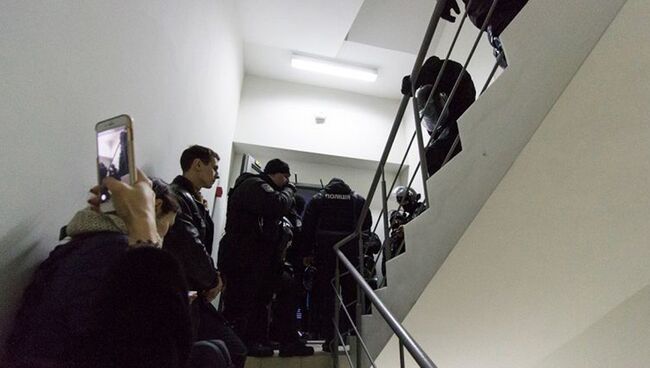 Ситуация у входа в редакцию газеты Вести в Киеве
