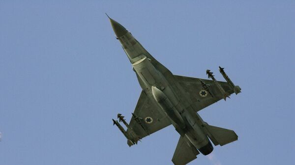 Израильский боевой самолет F-16 