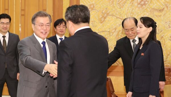 Президент Южной Кореи Мун Чжэ Ин провел встречу с делегацией из Северной Кореи. 10 февраля 2018