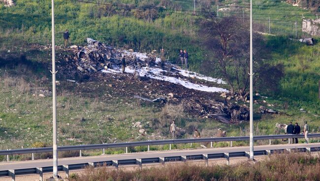 На месте крушения израильского истребителя F-16, участвовавшего в налете на Сирию. 10 февраля 2018