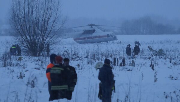 Спасатели на месте крушения самолета Ан-148 авиакомпании Саратовские авиалинии в Московской области. 11 февраля 2018