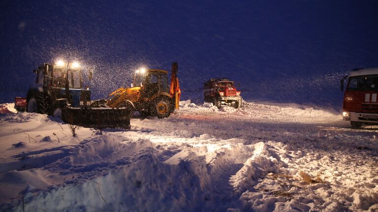 Спасатели на месте крушения самолета Ан-148 авиакомпании Саратовские авиалинии в Московской области. 11 февраля 2018 Спасатели на месте крушения самолета Ан-148 авиакомпании Саратовские авиалинии в Московской области. 11 февраля 2018
