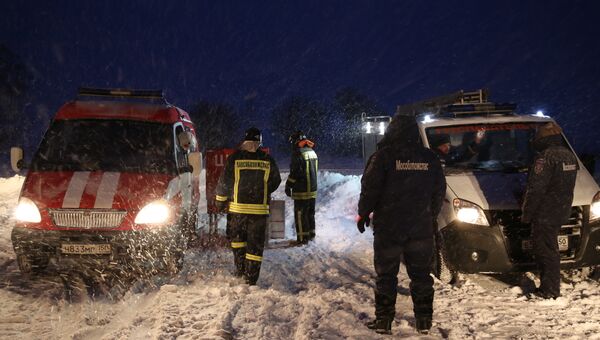 Спасатели в Раменском районе Московской области, где самолет Ан-148 Саратовских авиалиний рейса 703 Москва-Орск потерпел крушение 11 февраля 2018 года