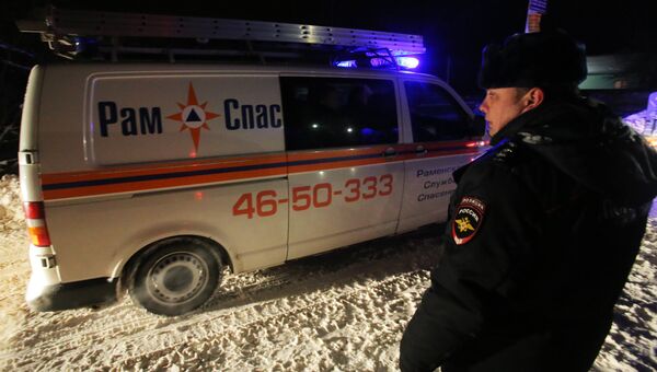 Сотрудники полиции и МЧС в Раменском районе Московской области, где самолет Ан-148 Саратовских авиалиний рейса 703 Москва-Орск потерпел крушение 11 февраля 2018 года