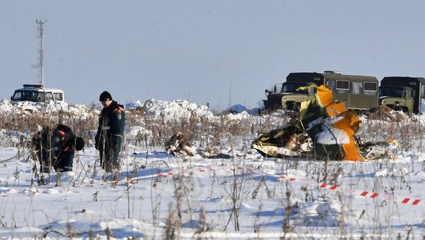 Сотрудники МЧС России на месте крушения Ан-148 в Раменском районе. 12 февраля 2018