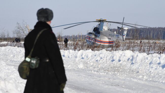 Сотрудники МЧС России, полиции и военнослужащие на месте крушения самолета Ан-148 Саратовских авиалиний рейса 703 Москва-Орск. 12 февраля 2018