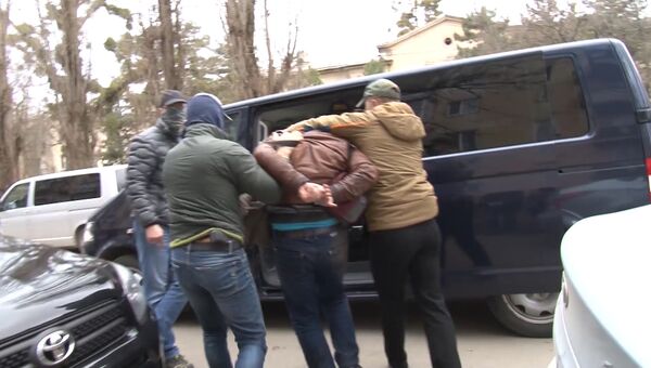 Кадры задержания украинца за шпионаж в Симферополе. Оперативная съемка ФСБ