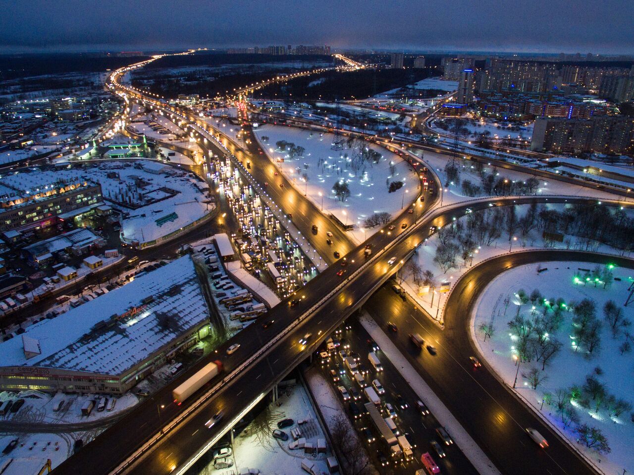 ночное шоссе в москве