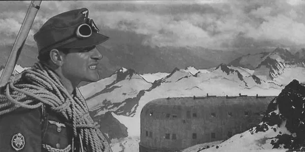 Немецкие горные стрелки на приюте одиннадцати. 1942 год Немецкие горные стрелки на приюте одиннадцати. 1942 год