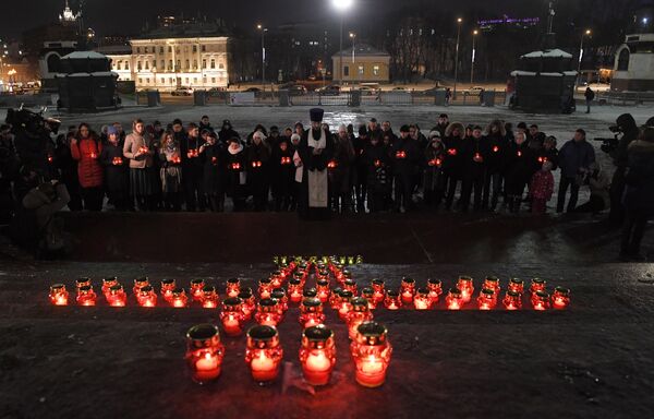 Акция памяти о жертвах крушения самолета Ан-148 Саратовских авиалиний в Подмосковье