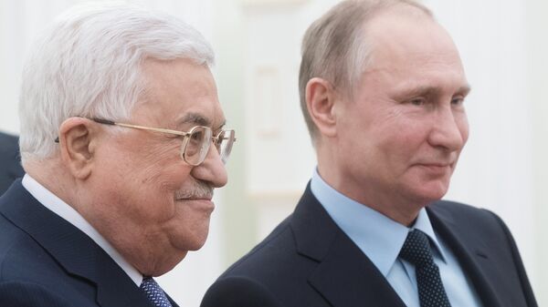 Президент РФ Владимир Путин и президент Палестины Махмуд Аббас во время встречи
