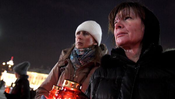 Участники акции памяти о жертвах крушения самолета Ан-148 Саратовских авиалиний в Подмосковье. Архивное фото