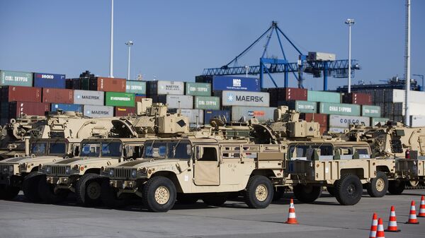 Военная техника США после разгрузки в порту Гданьска, Польша