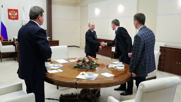 Владимир Путин во время встречи с участниками первого Всероссийского форума Наставник. 14 февраля 2018
