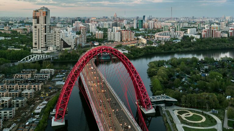 Живописный мост на северо-западе Москвы