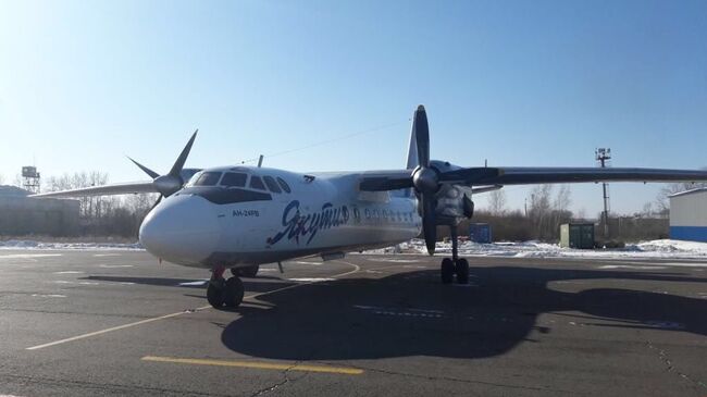 Самолет Ан-24 авиакомпании Якутия, совершивший вынужденную посадку