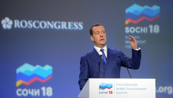 Председатель правительства РФ Дмитрий Медведев выступает на пленарном заседании Инвестиции в регионы – инвестиции в будущее Российского инвестиционного форума Сочи-2018. 15 февраля 2018