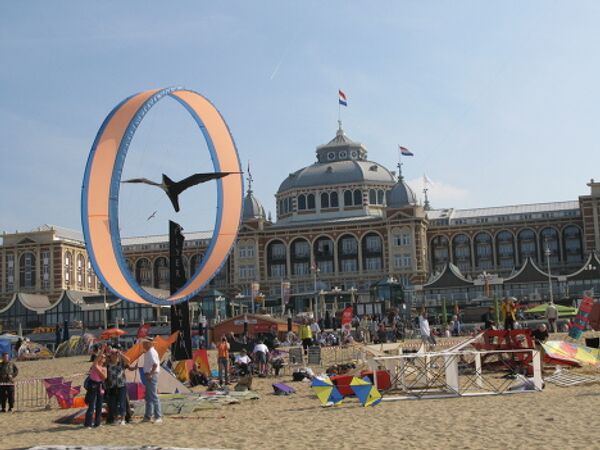 Международный фестиваль воздушных змеев в Гааге
