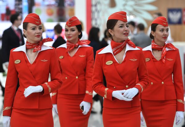 Стюардессы авиакомпании Аэрофлот на Российском инвестиционном форуме (РИФ-2018) в Сочи