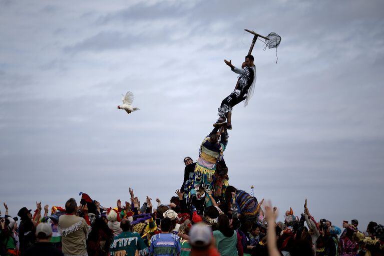 Участники фестиваля Mardi Gras в Юнисе, штат Луизиана, США. 13 февраля 2018 года