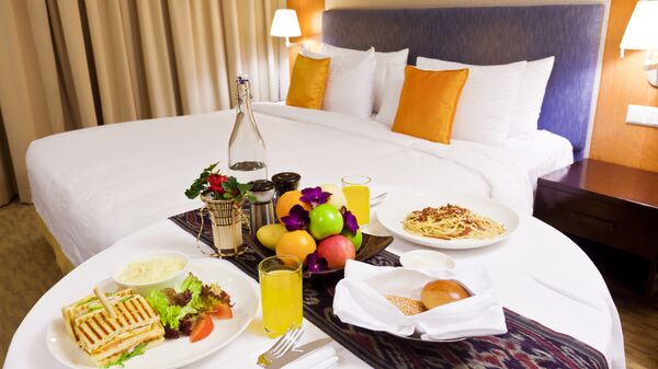 Завтрак в номер в отеле 