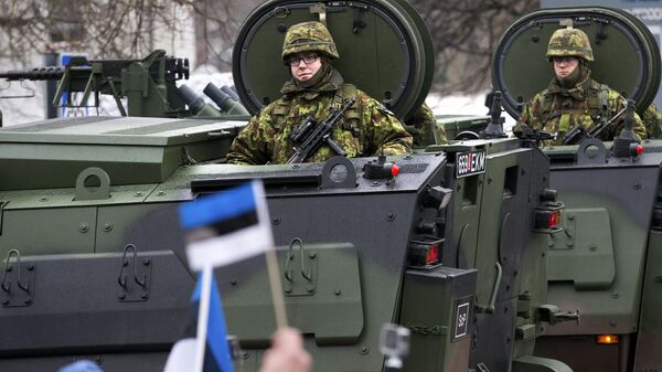 Парад эстонских войск в Нарве в день независимости Эстонии