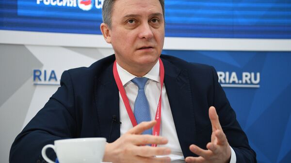 Руководитель Федерального агентства связи Олег Духовницкий во время интервью для сайта RIA.ru на Российском инвестиционном форуме в Сочи. 16 февраля 2018