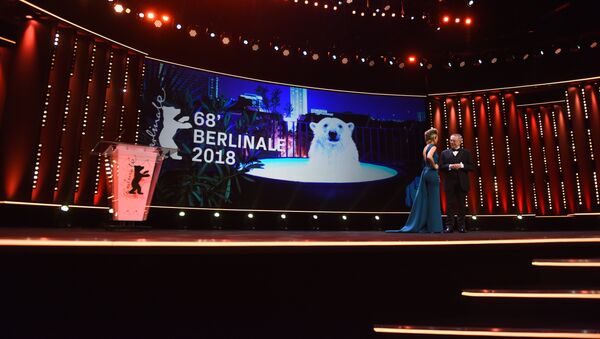 Актриса Анке Энгельке и Дитер Косслик на церемонии открытия 68-го Берлинского международного кинофестиваля Берлинале - 2018