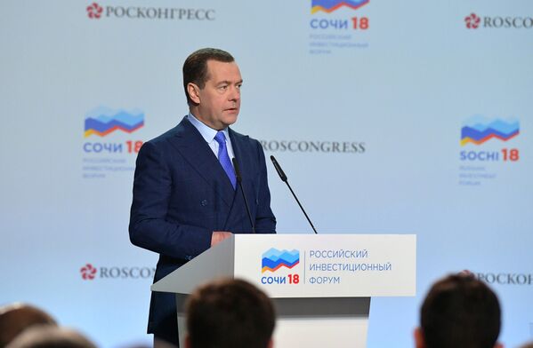 Дмитрий Медведев выступает на пленарном заседании Российского инвестиционного форума Сочи-2018. 16 февраля 2018