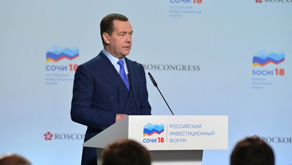 Дмитрий Медведев выступает на пленарном заседании Российского инвестиционного форума Сочи-2018. 16 февраля 2018