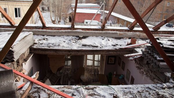 Обрушение обрушение потолочного перекрытия в квартире в Екатеринбурге. 16 февраля 2018