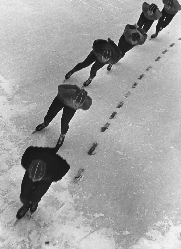 Работа фотографа Л. А. Бородулина На вираже, г. Уфа, 1957