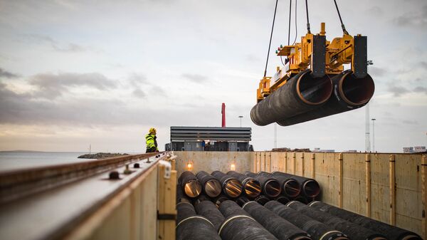 Трубы для строительства газопровода Северный поток - 2 в порту Мукран, Германия