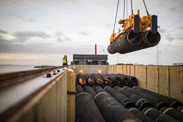 Трубы для строительства газопровода Северный поток — 2 в порту Мукран, Германия Трубы для строительства газопровода Северный поток — 2 в порту Мукран, Германия