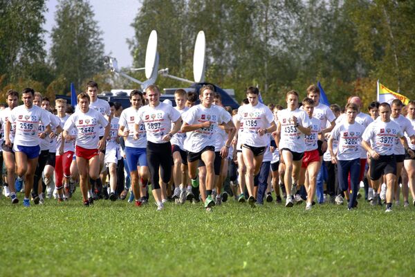 Участники Всероссийского Дня бега Кросс наций.