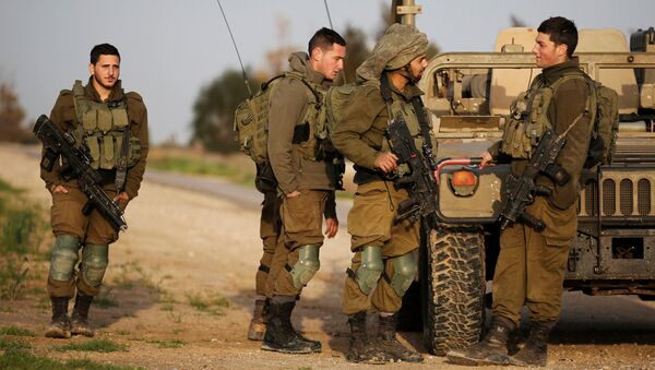 Израильские солдаты рядом с границей южной части сектора Газа, Израиль. 17 февраля 2018