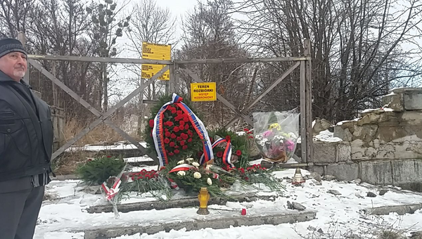 Российские дипломаты почтили память советского генерала Ивана Черняховского, погибшего при освобождении Польши во время Второй мировой войны. 18 февраля 2018