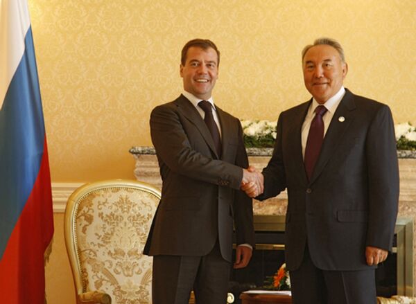 Президенты России Дмитрий Медведев и Казахстана Нурсултан Назарбаев