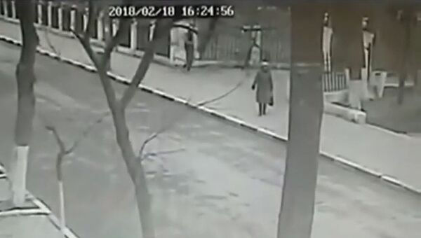 Стоп-кадр с камеры видеонаблюдения у храма в Кизляре, на который было совершено нападение 18 февраля 2018