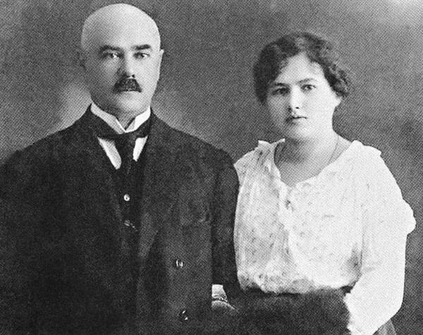 Генерал-лейтенант Антон Деникин и его будущая жена Ксения Чиж. Конец 1917 года