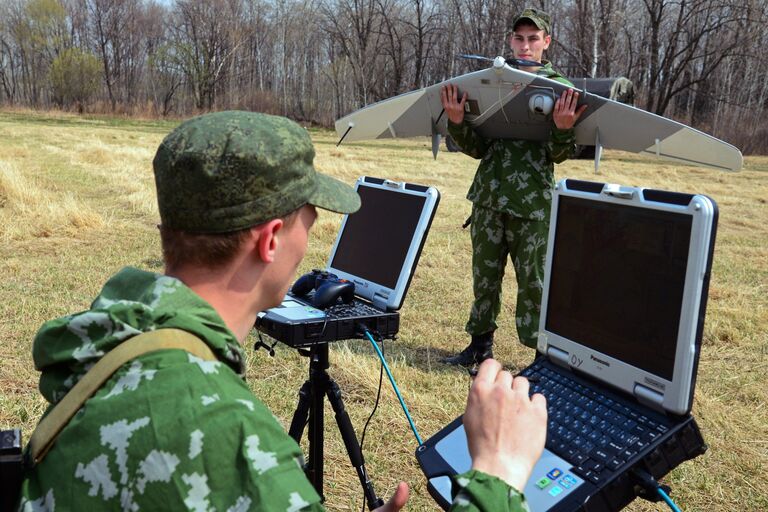 Военнослужащие разведывательного подразделения мотострелкового соединения Восточного военного округа на тактико-специальных учениях на полигоне Анастасьевский в Хабаровском крае Военнослужащие разведывательного подразделения мотострелкового соединения Восточного военного округа на тактико-специальных учениях на полигоне Анастасьевский в Хабаровском крае