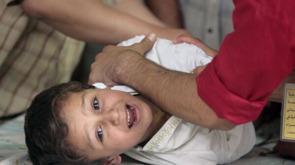 Мальчик плачет во время обряда обрезания в Багдаде. 2009 год