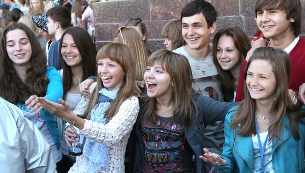 Молодые россияне. Архивное фото