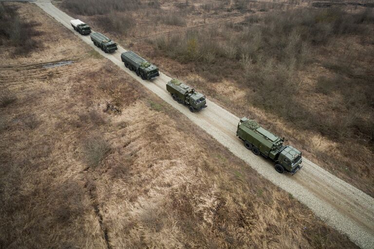 Оперативно-тактические ракетные комплексы (ОТРК) Искандер-М во время тактических учений расчетов по управлению ракетными ударами