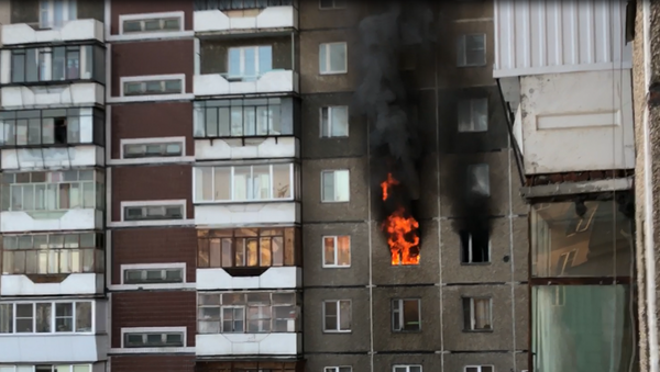 Пожар в многоквартирном доме в Челябинске из которого было спасено двое детей. 17 февраля 2018