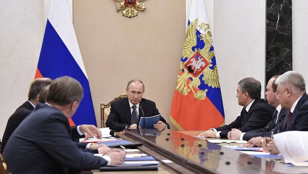 Президент РФ Владимир Путин проводит совещание с постоянными членами Совета безопасности РФ. 18 февраля 2018