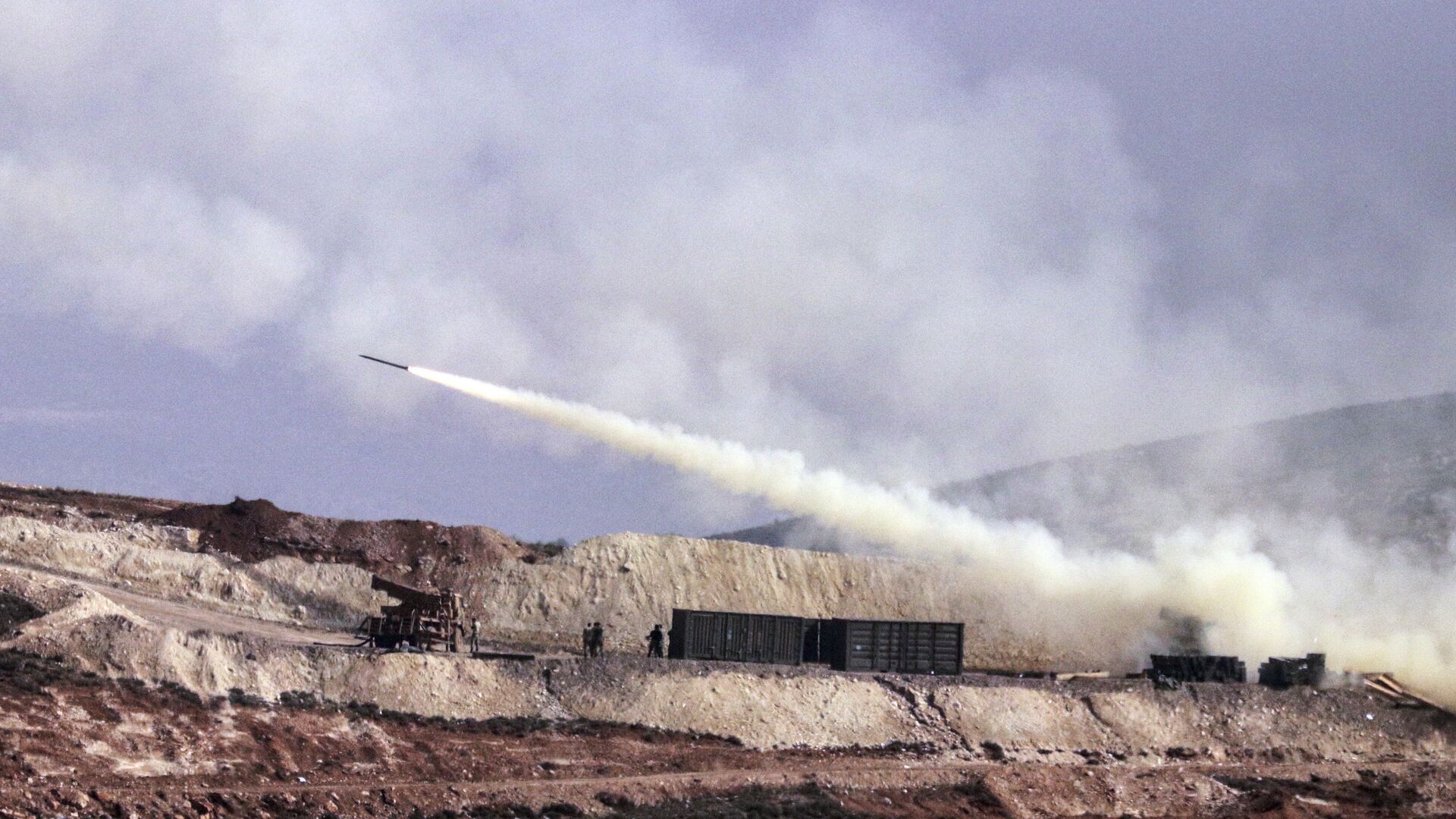 Турецкая артиллерия стреляет по позициям курдских формирований в районе Африна, Сирия. 9 февраля 2018 - РИА Новости, 1920, 28.12.2020