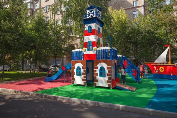 Детский городок на Комсомольском проспекте